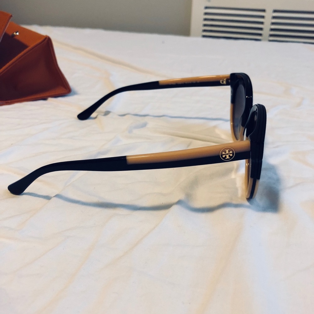 *SOLD ON MERC* Tory Burch Sunglasses - Picture 6 of 7